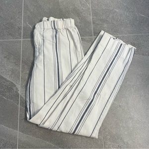 Brandy Melville White and Blue Striped Linen Cropped Pants